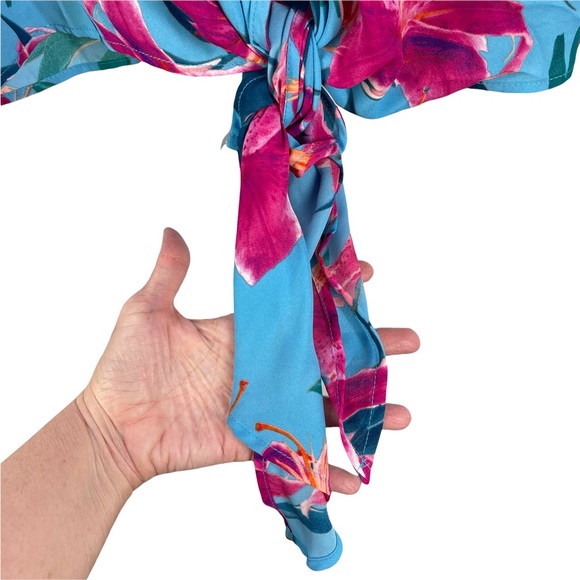 Adrienne Blue Hawaiian Floral Tie Front Top with Flowy Sleeves size M - Picture 6 of 7